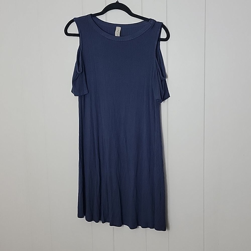 Cold shoulder ribbed mini